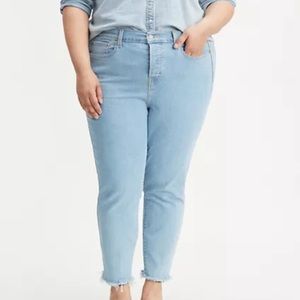Levi’s Wedgie Skinny Light Wash Raw Hem size 18W